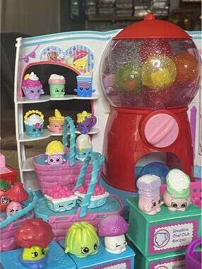 Shopkins Sweet Spot Set And Extra Pieces 190 Pieces
